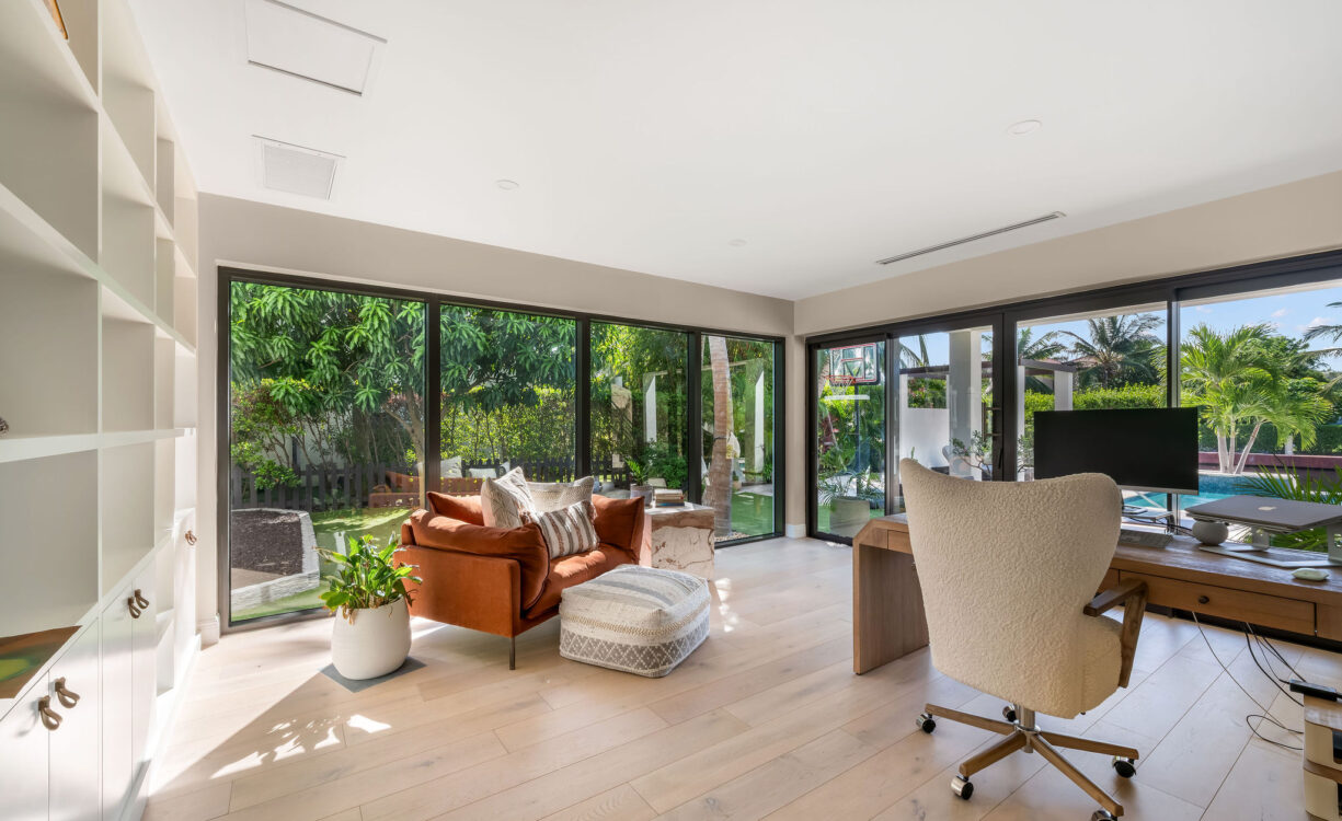 HOYA QUAY 35, CRYSTAL HARBOUR