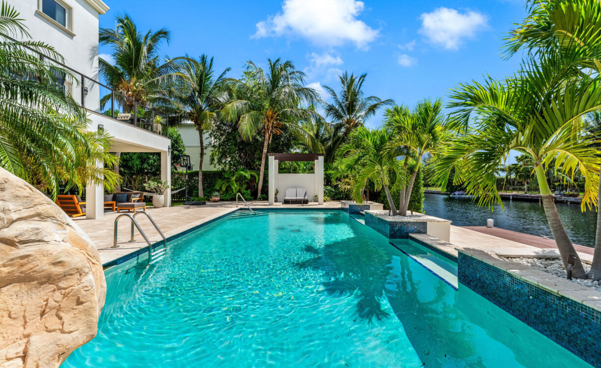 HOYA QUAY 35, CRYSTAL HARBOUR