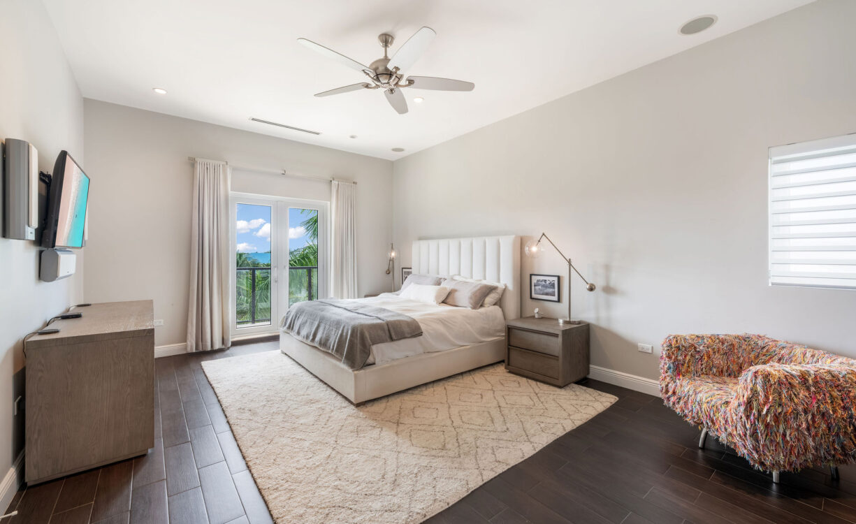 HOYA QUAY 35, CRYSTAL HARBOUR