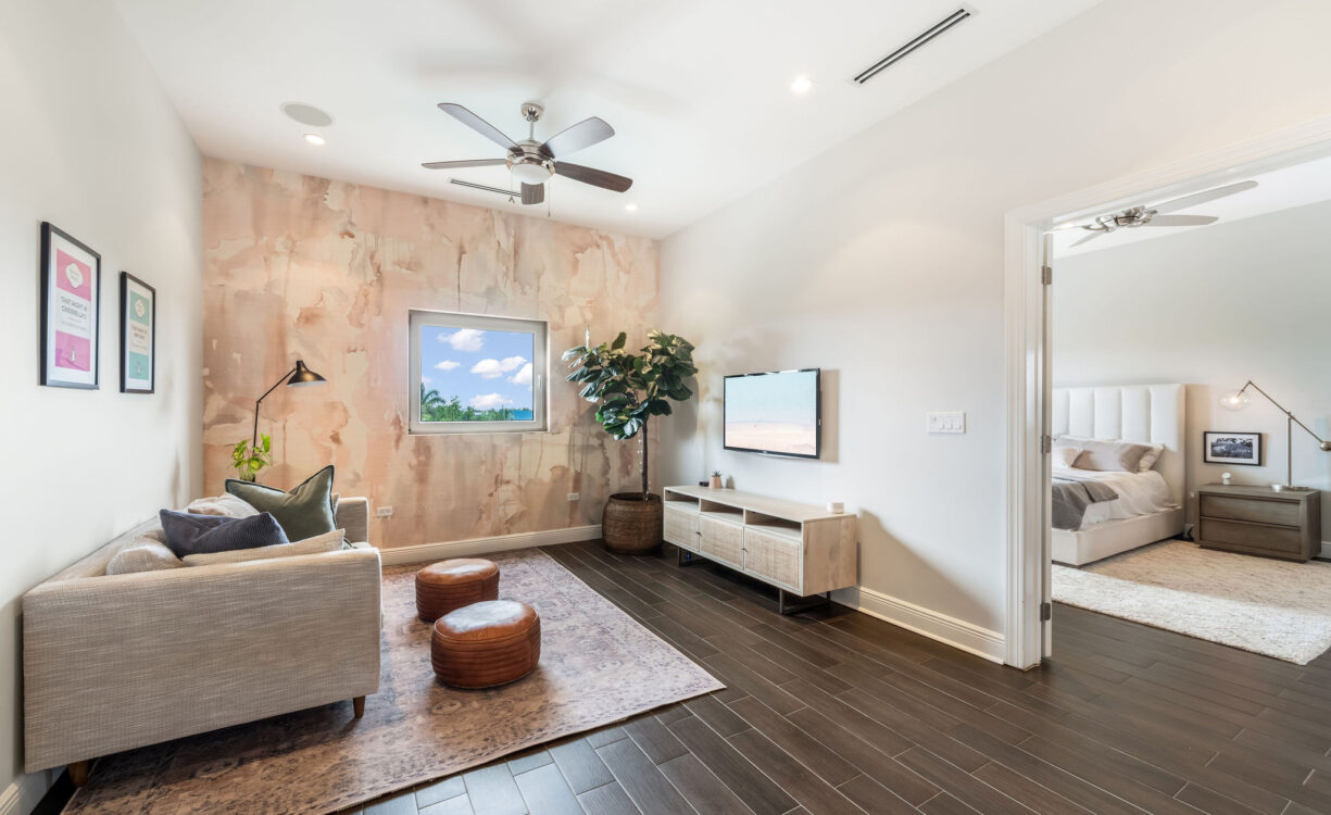 HOYA QUAY 35, CRYSTAL HARBOUR