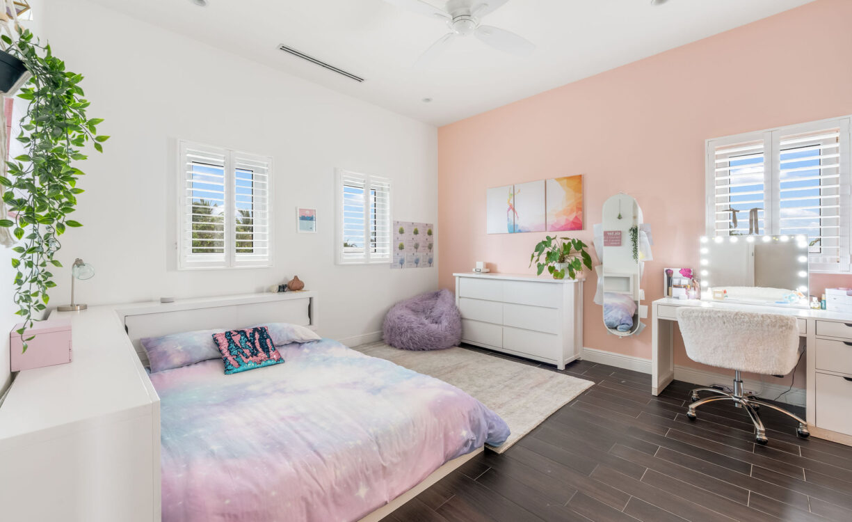 HOYA QUAY 35, CRYSTAL HARBOUR