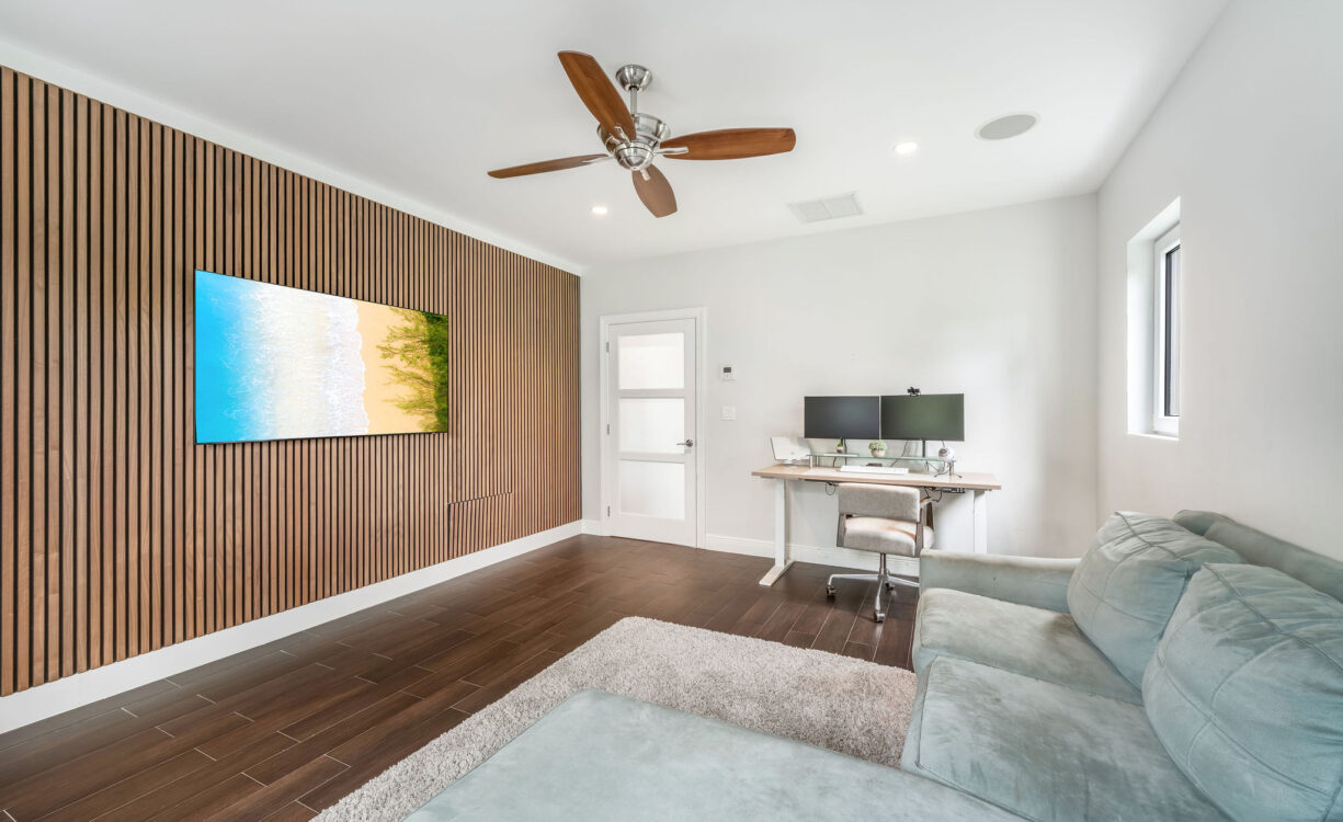 HOYA QUAY 35, CRYSTAL HARBOUR