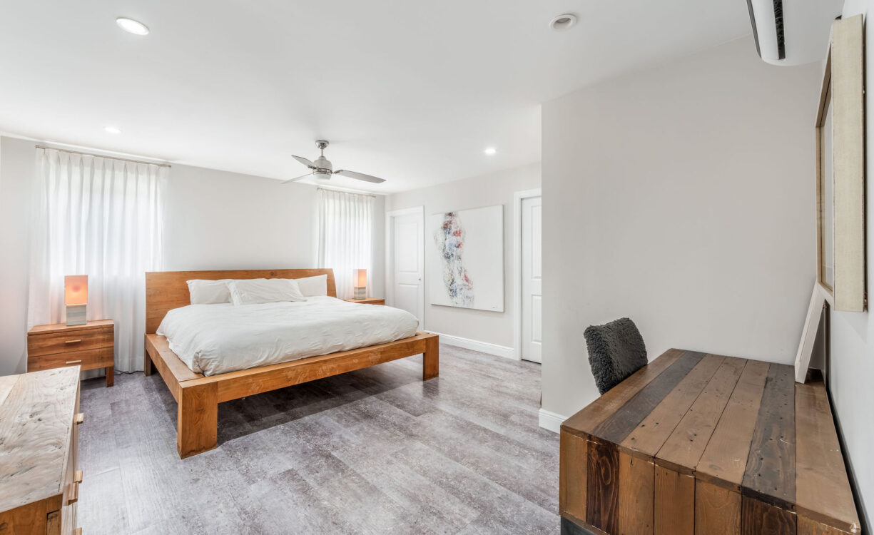 HOYA QUAY 35, CRYSTAL HARBOUR