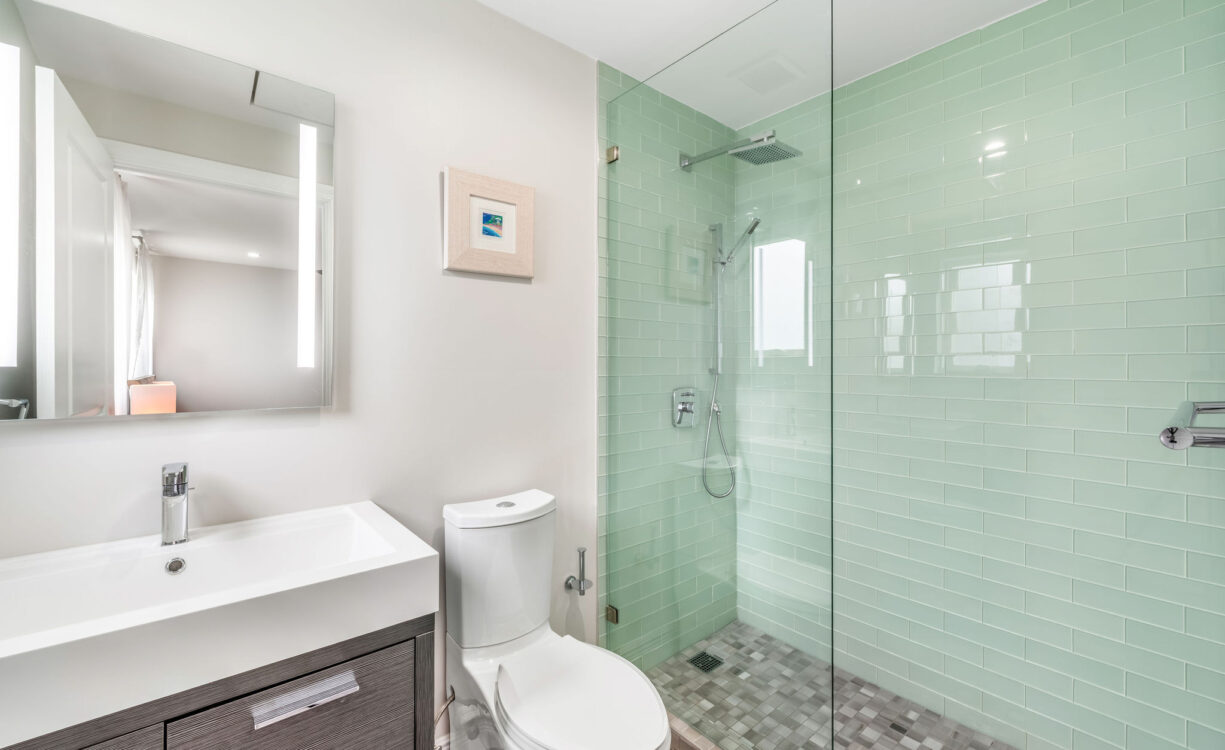 HOYA QUAY 35, CRYSTAL HARBOUR