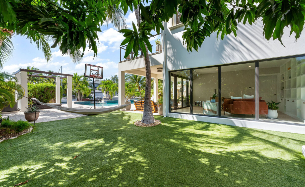 HOYA QUAY 35, CRYSTAL HARBOUR