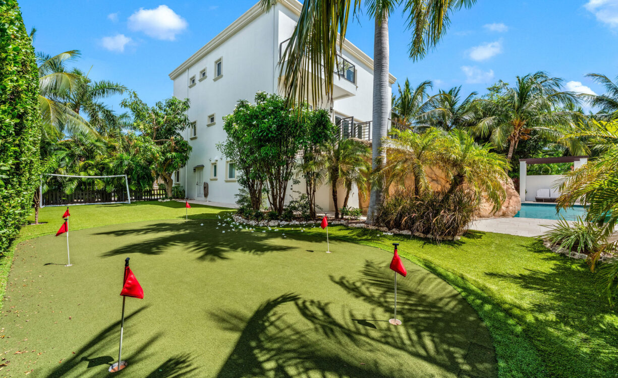 HOYA QUAY 35, CRYSTAL HARBOUR
