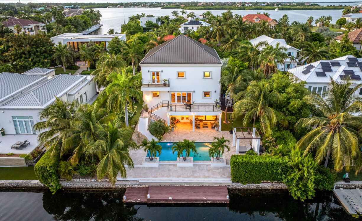 HOYA QUAY 35, CRYSTAL HARBOUR
