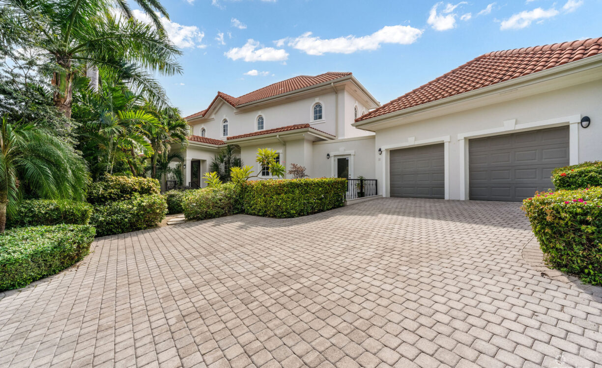 30 IRONSHORE DRIVE - VISTA DEL MAR HOME