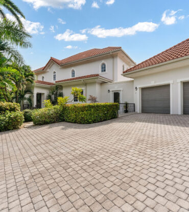 30 IRONSHORE DRIVE - VISTA DEL MAR HOME