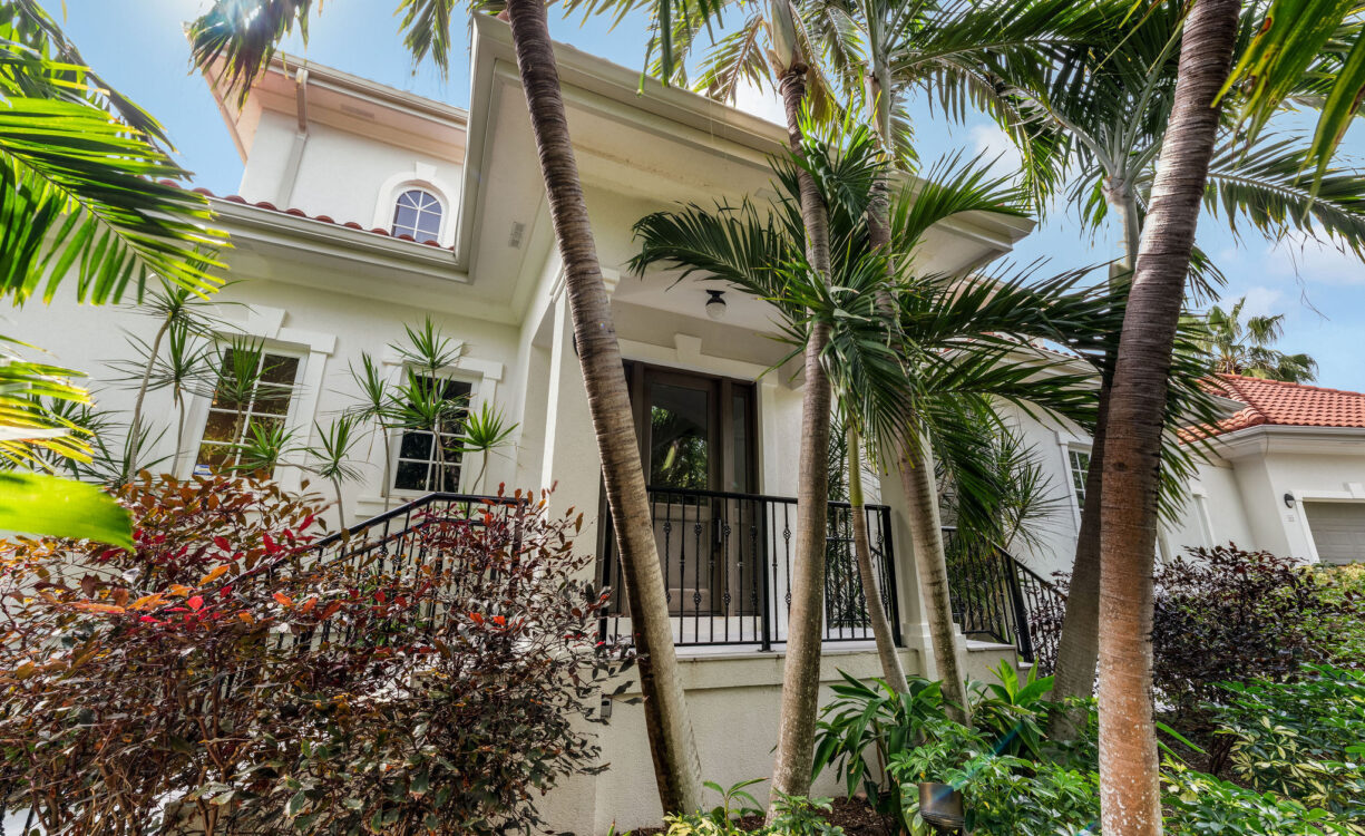 30 IRONSHORE DRIVE - VISTA DEL MAR HOME