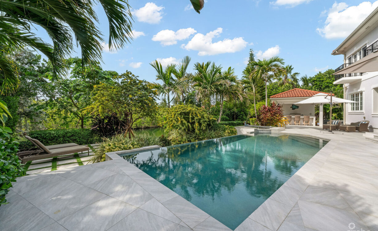 30 IRONSHORE DRIVE - VISTA DEL MAR HOME