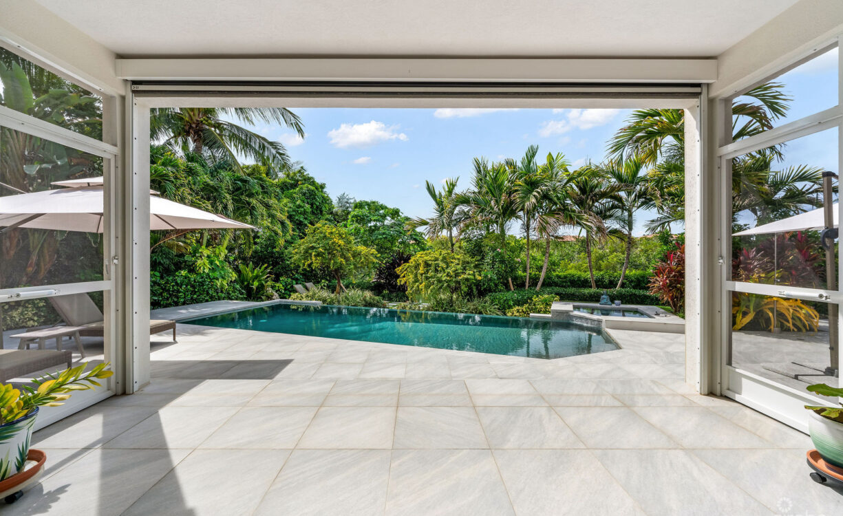 30 IRONSHORE DRIVE - VISTA DEL MAR HOME