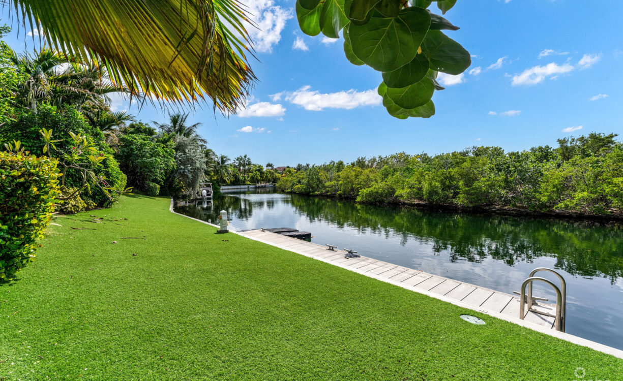 30 IRONSHORE DRIVE - VISTA DEL MAR HOME