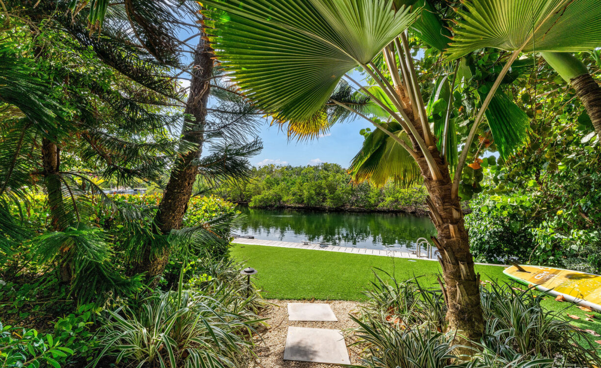 30 IRONSHORE DRIVE - VISTA DEL MAR HOME