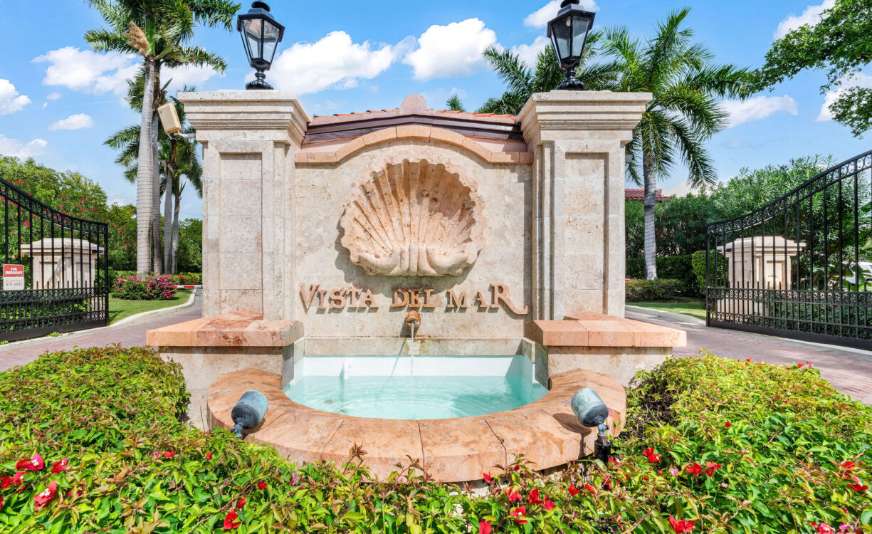 30 IRONSHORE DRIVE - VISTA DEL MAR HOME