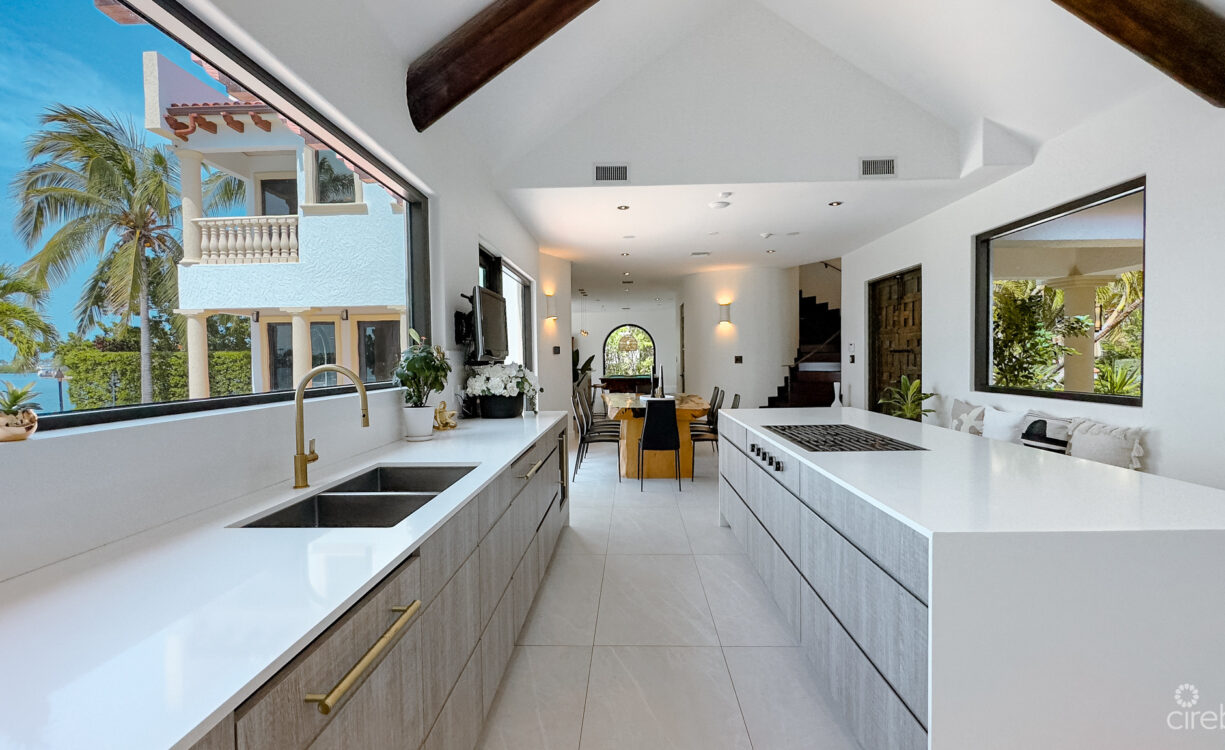 CRYSTAL HAROUR - OCEAN FRONT HOME