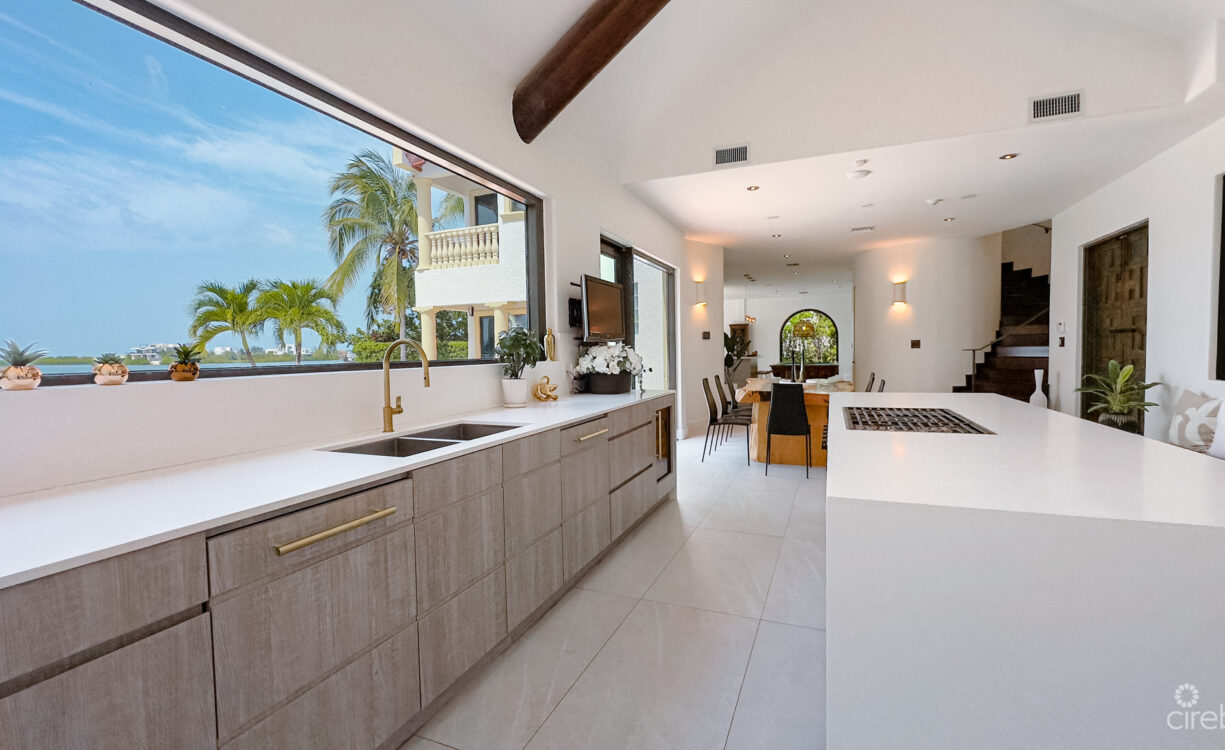 CRYSTAL HAROUR - OCEAN FRONT HOME