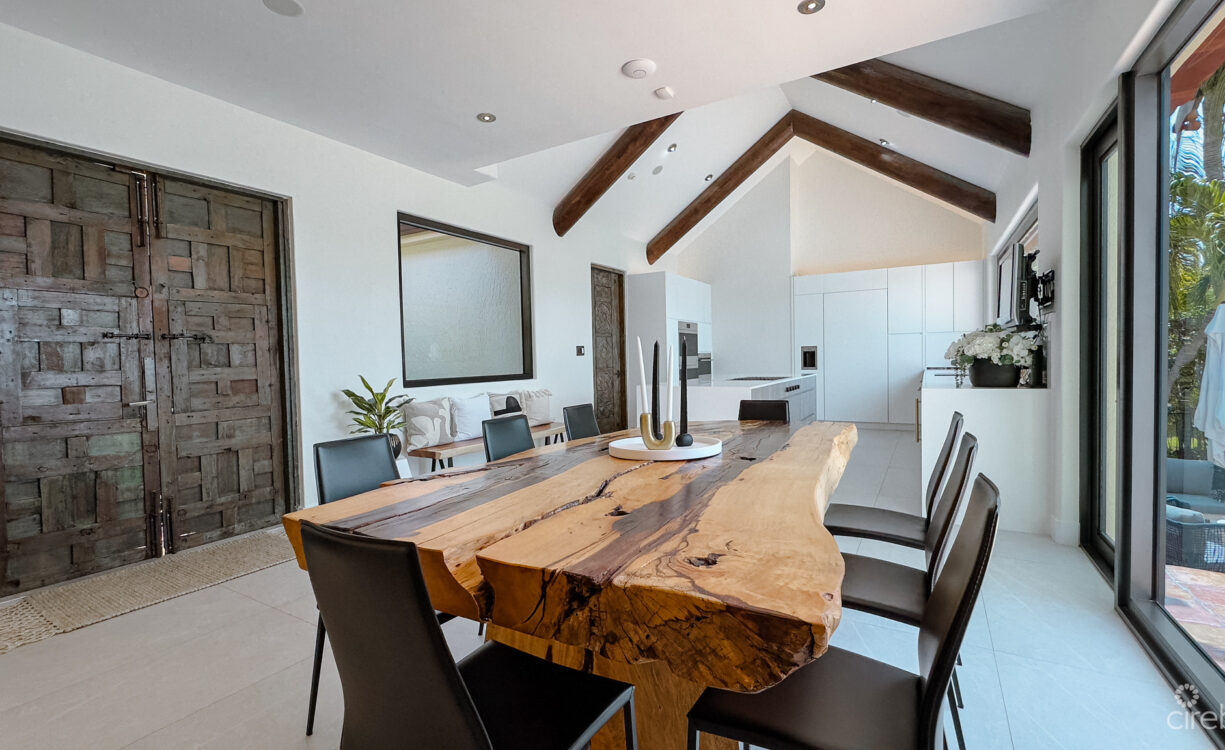 CRYSTAL HAROUR - OCEAN FRONT HOME