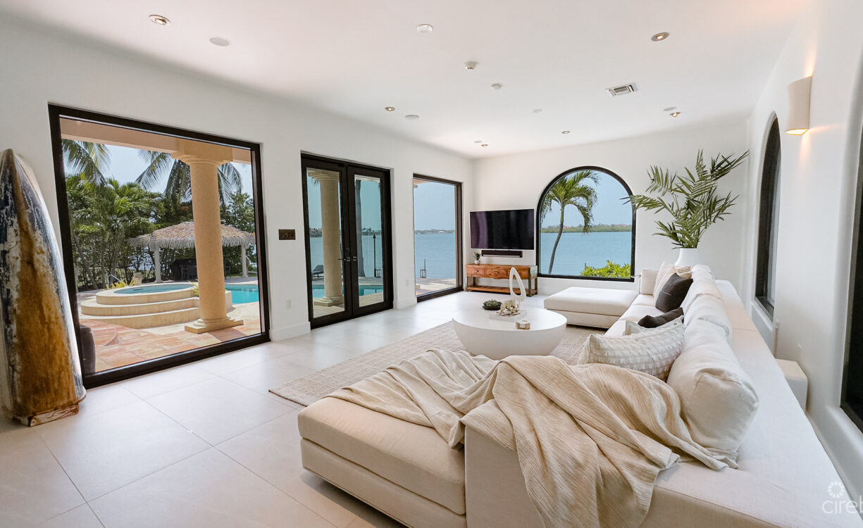 CRYSTAL HAROUR - OCEAN FRONT HOME