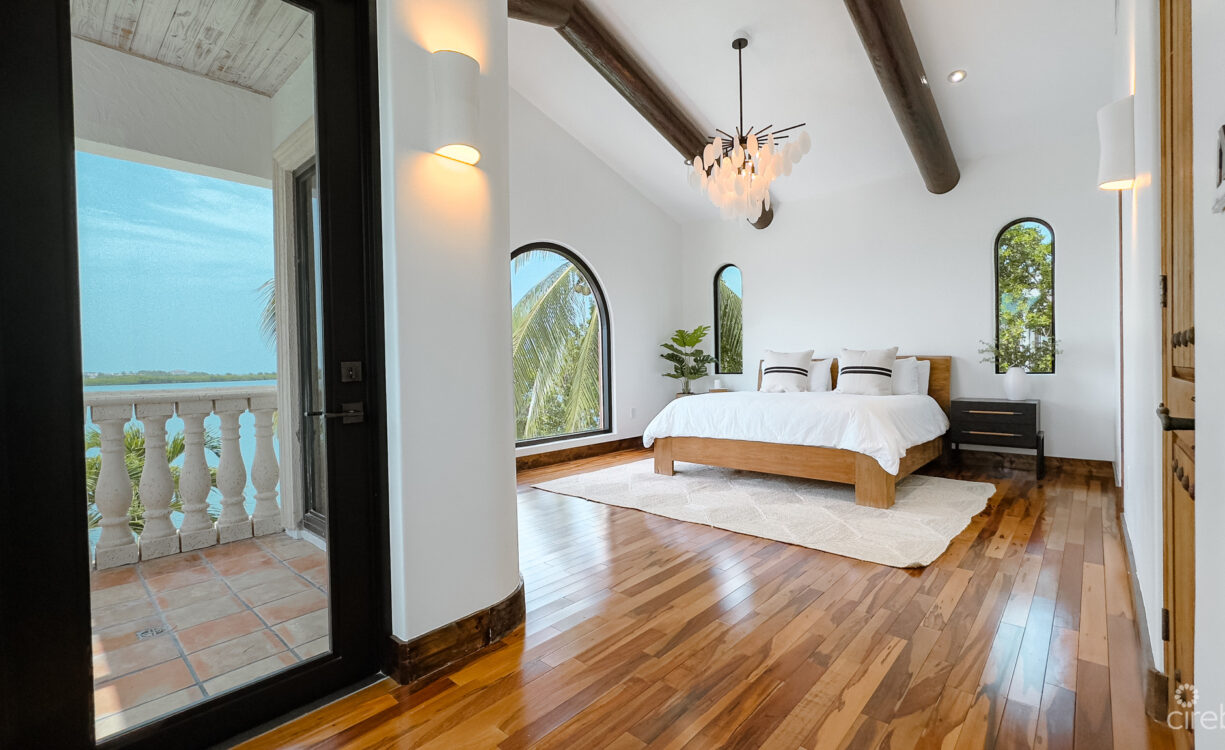 CRYSTAL HAROUR - OCEAN FRONT HOME