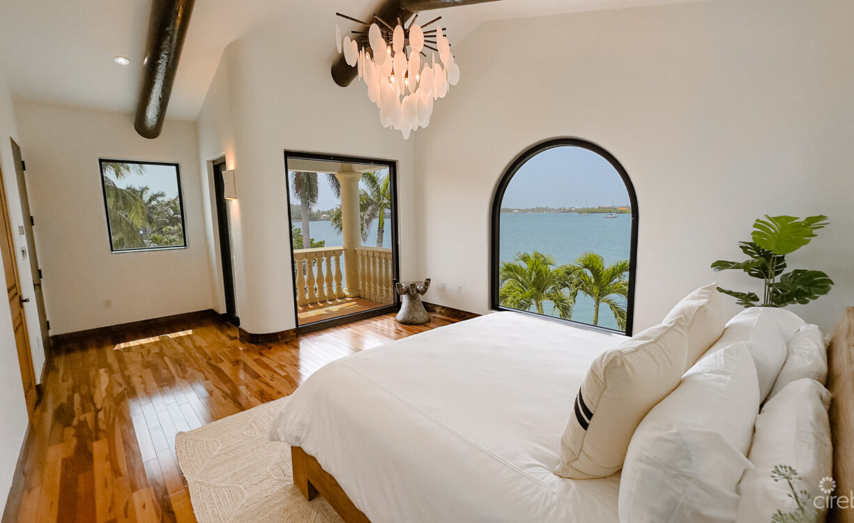 CRYSTAL HAROUR - OCEAN FRONT HOME