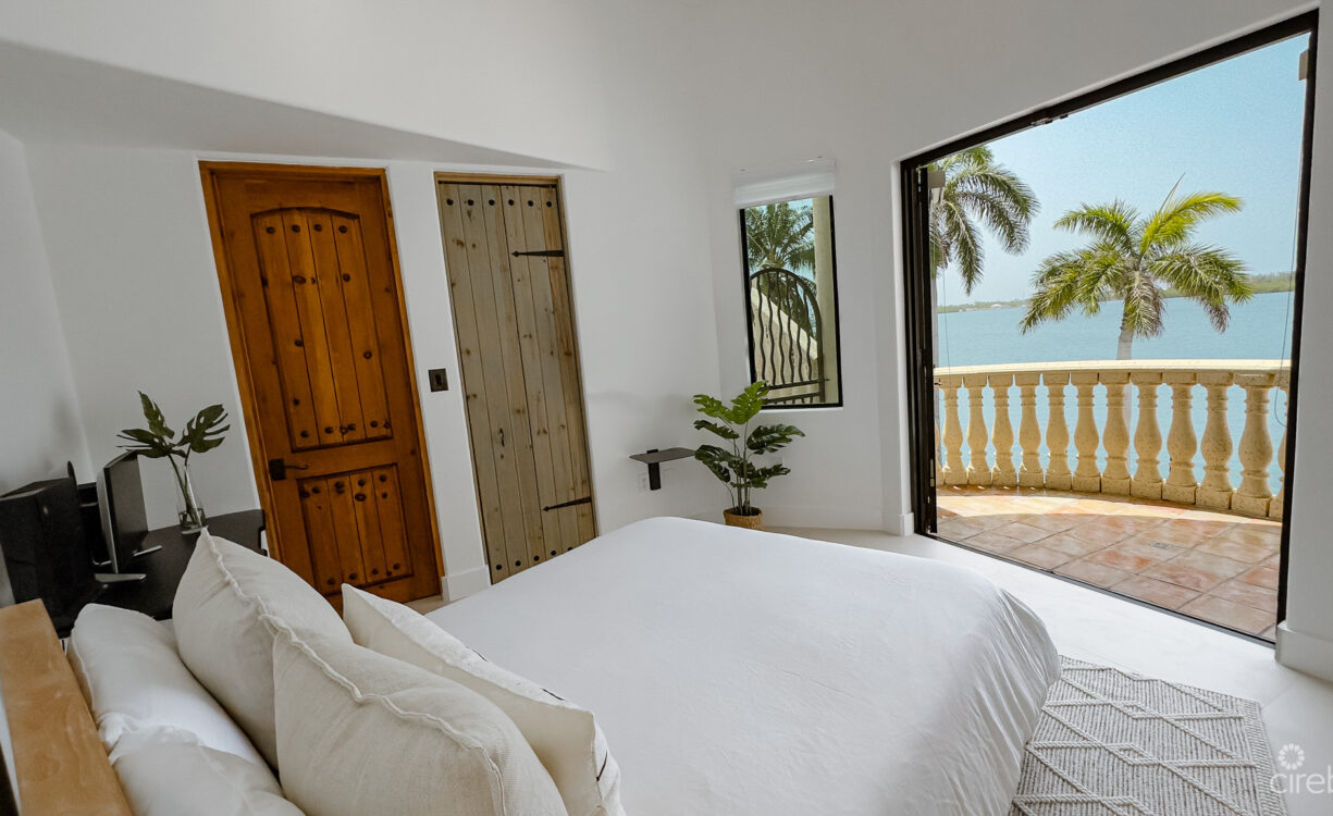 CRYSTAL HAROUR - OCEAN FRONT HOME