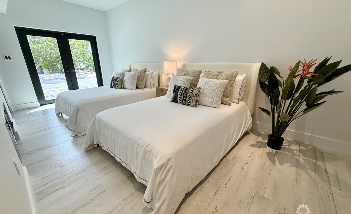 CRYSTAL HARBOUR - OCEAN FRONT HOME