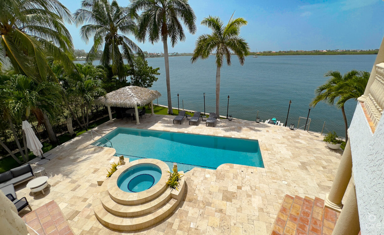 CRYSTAL HAROUR - OCEAN FRONT HOME