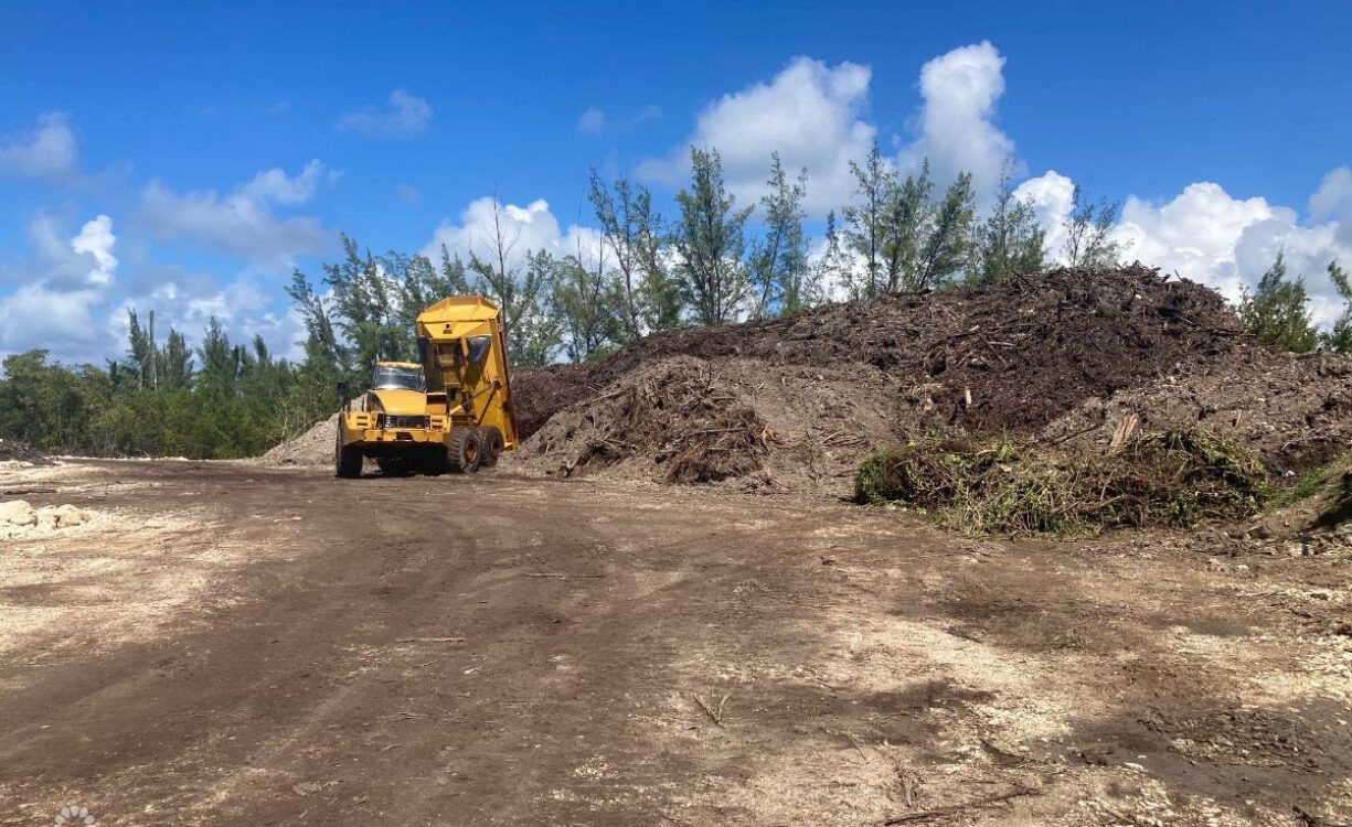 AUBURN BAY, LARGE CANAL FRONT LOT, READY TO BUILD