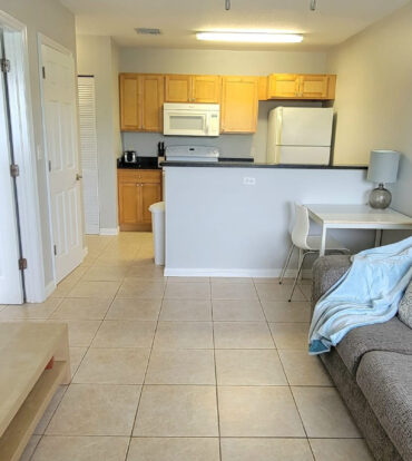 LAKESIDE--1BED/1BATH--MINUTES TO CAMANA BAY/SEVEN MILE BEACH