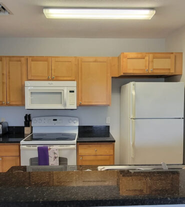 LAKESIDE--1BED/1BATH--MINUTES TO CAMANA BAY/SEVEN MILE BEACH