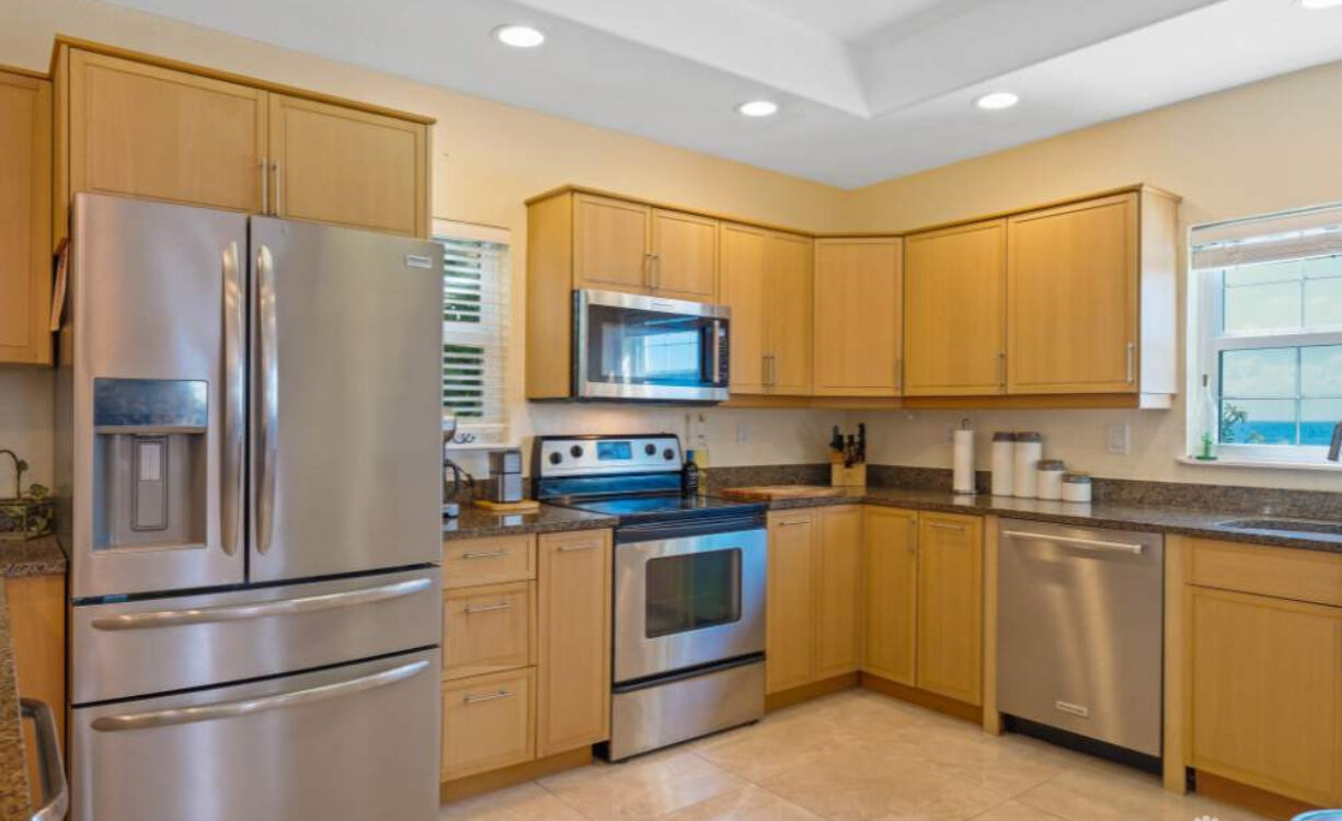 4 BED OCEAN FRONT IN SAVANNAH