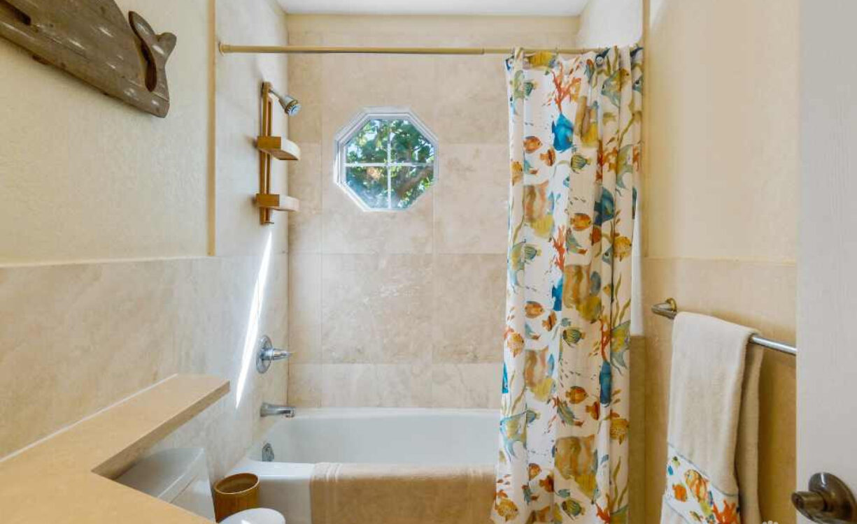 4 BED OCEAN FRONT IN SAVANNAH