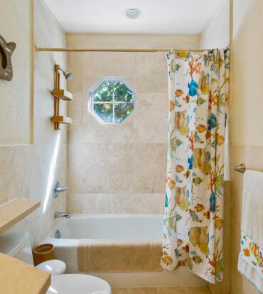 4 BED OCEAN FRONT IN SAVANNAH