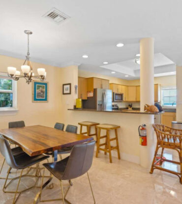 4 BED OCEAN FRONT IN SAVANNAH