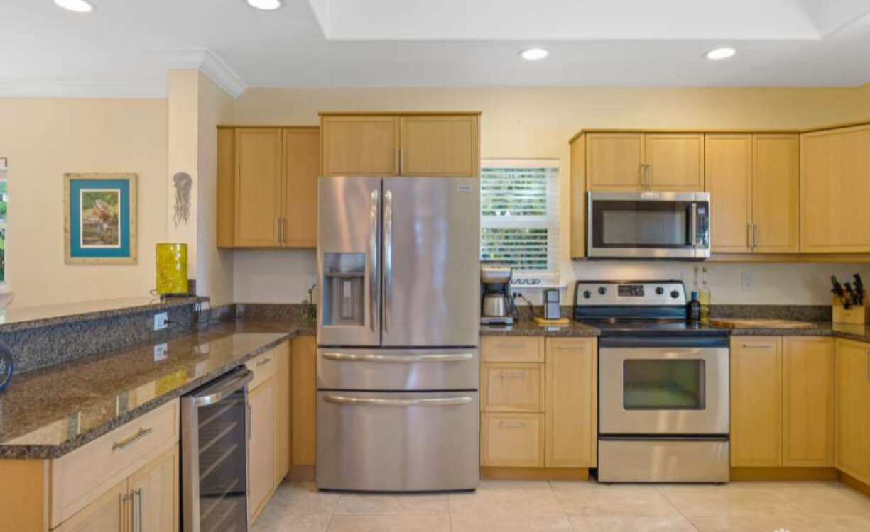4 BED OCEAN FRONT IN SAVANNAH