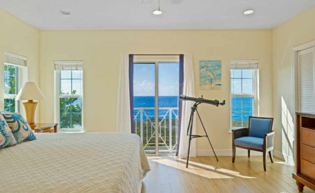 4 BED OCEAN FRONT IN SAVANNAH