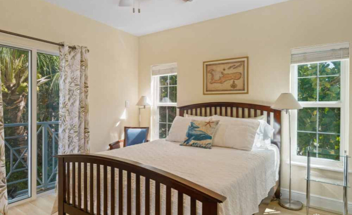 4 BED OCEAN FRONT IN SAVANNAH