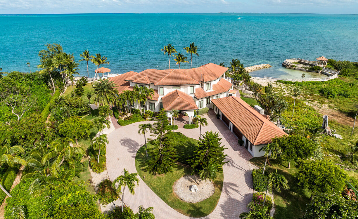 MIRAMAR, A VISTA DEL MAR OCEAN FRONT ESTATE