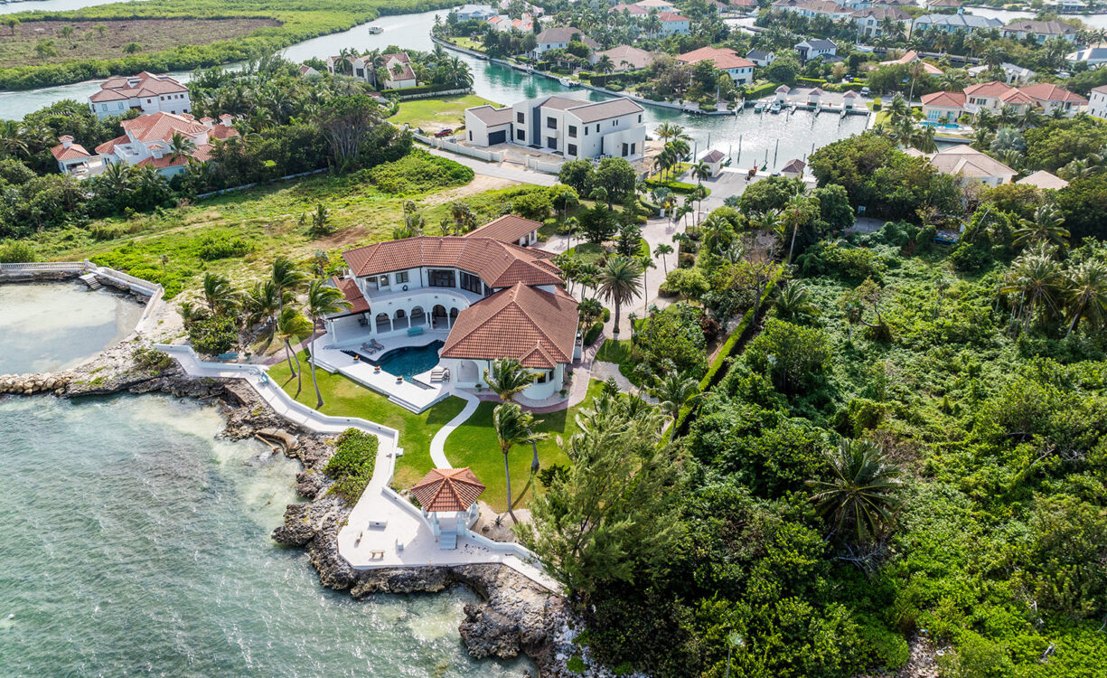 MIRAMAR, A VISTA DEL MAR OCEAN FRONT ESTATE