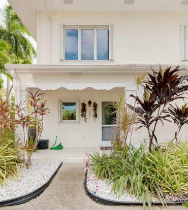 THE MOORINGS, STUNNING CANAL FRONT TOWNHOME, 3 BED 3.5 BATHROOM WITH GORGEOUS VIEWS OF THE CANAL