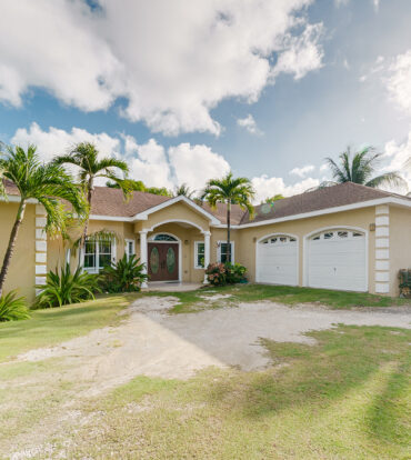 4 BED + OFFICE / 3.5 BATH SINGLE FAMILY HOME