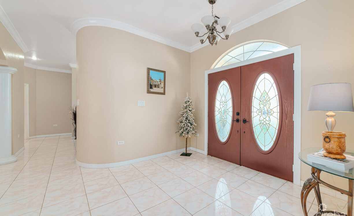 4 BED + OFFICE / 3.5 BATH SINGLE FAMILY HOME