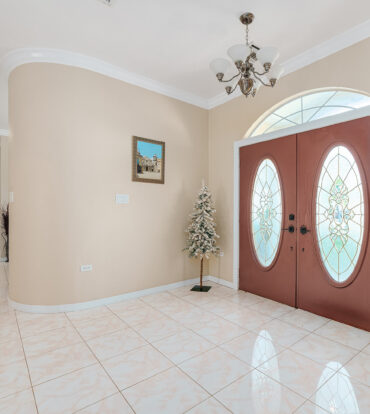 4 BED + OFFICE / 3.5 BATH SINGLE FAMILY HOME