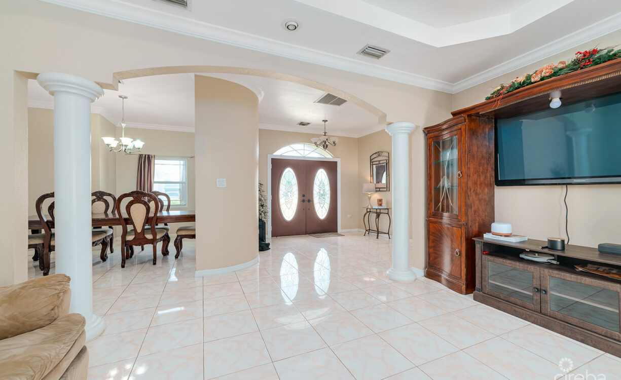 4 BED + OFFICE / 3.5 BATH SINGLE FAMILY HOME