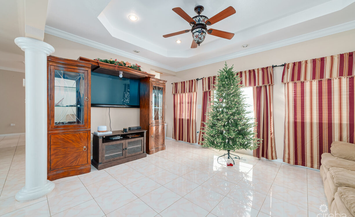 4 BED + OFFICE / 3.5 BATH SINGLE FAMILY HOME