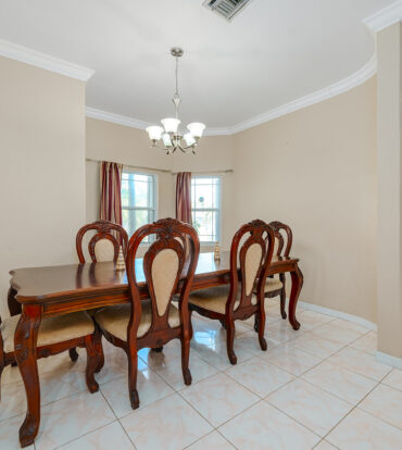 4 BED + OFFICE / 3.5 BATH SINGLE FAMILY HOME