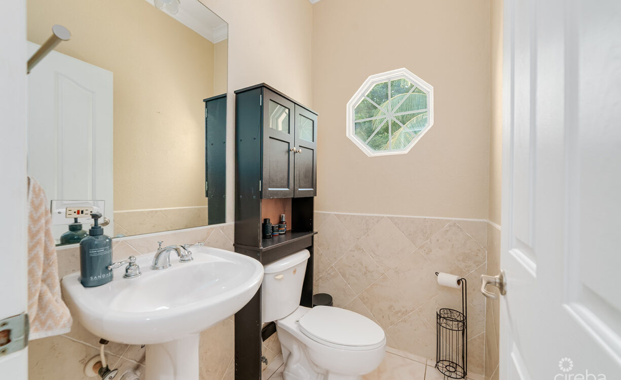 4 BED + OFFICE / 3.5 BATH SINGLE FAMILY HOME