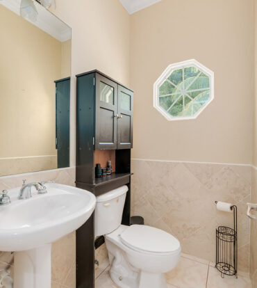 4 BED + OFFICE / 3.5 BATH SINGLE FAMILY HOME