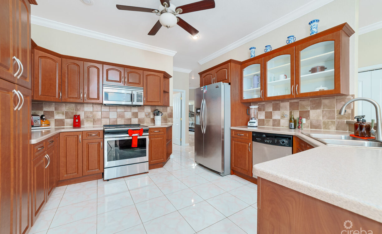 4 BED + OFFICE / 3.5 BATH SINGLE FAMILY HOME